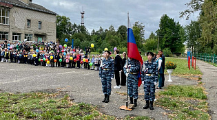 «Здравствуй, школа!»: 1 сентября во всех школах города прошли торжественные линейки в честь Дня знаний.